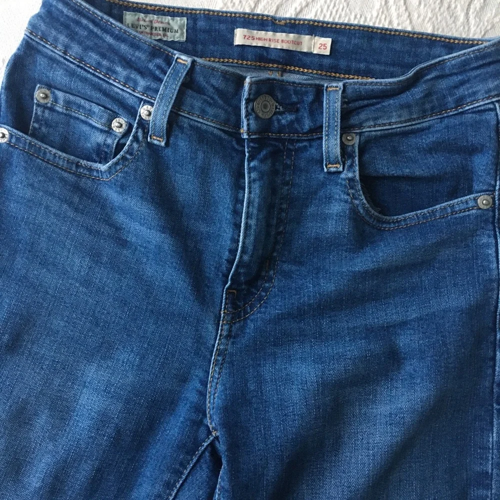 Levi’s Premium High Rise Bootcut Jeans - Picture 1 of 4